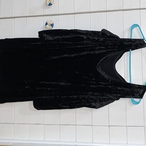 Catherine’s black velvet top, 3x
